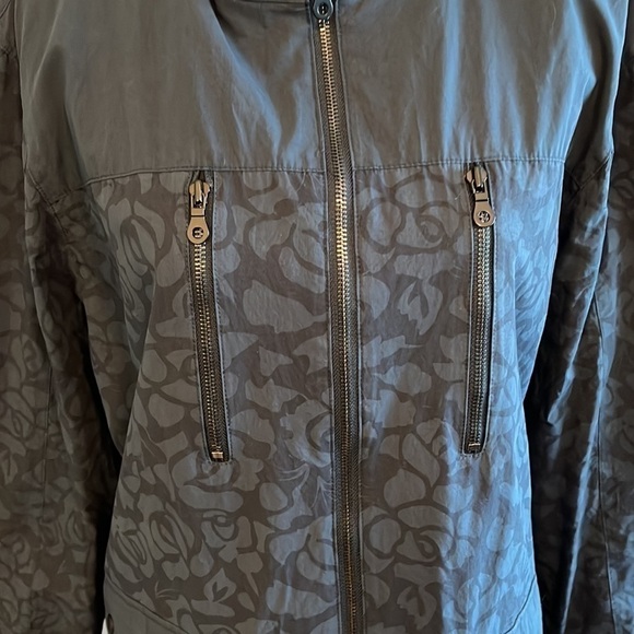 Wolf & Man blue/light blue jacket w/zipper & snap pockets. Excellent condition - Picture 2 of 9